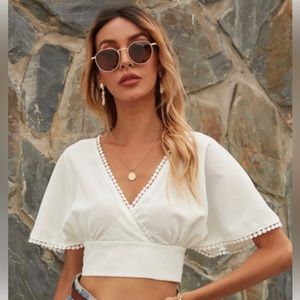 UMA-Tie Back Flounce Sleeve Crop Top